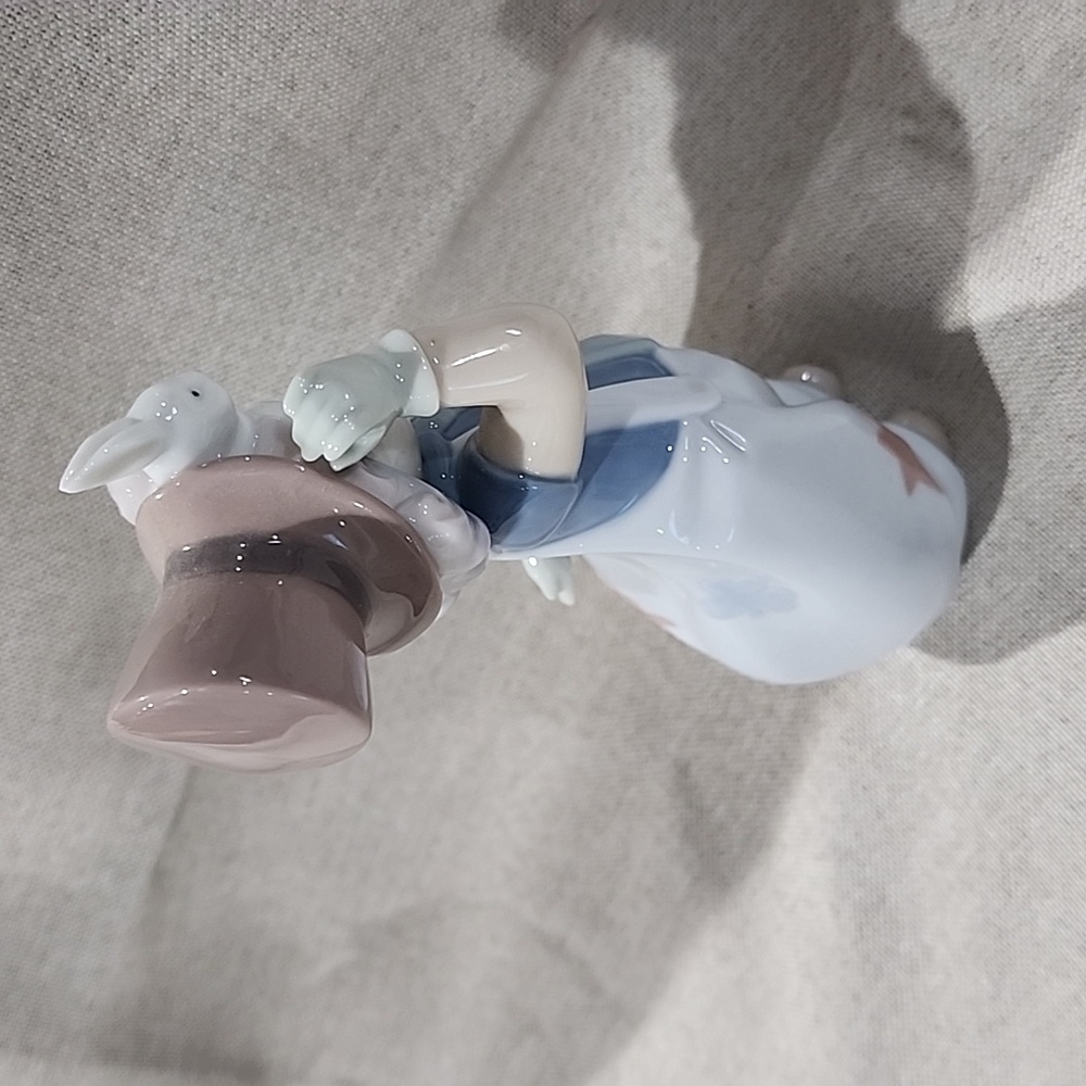 The Magician’s Hat Lladro Figurine - Picture 5 of 11